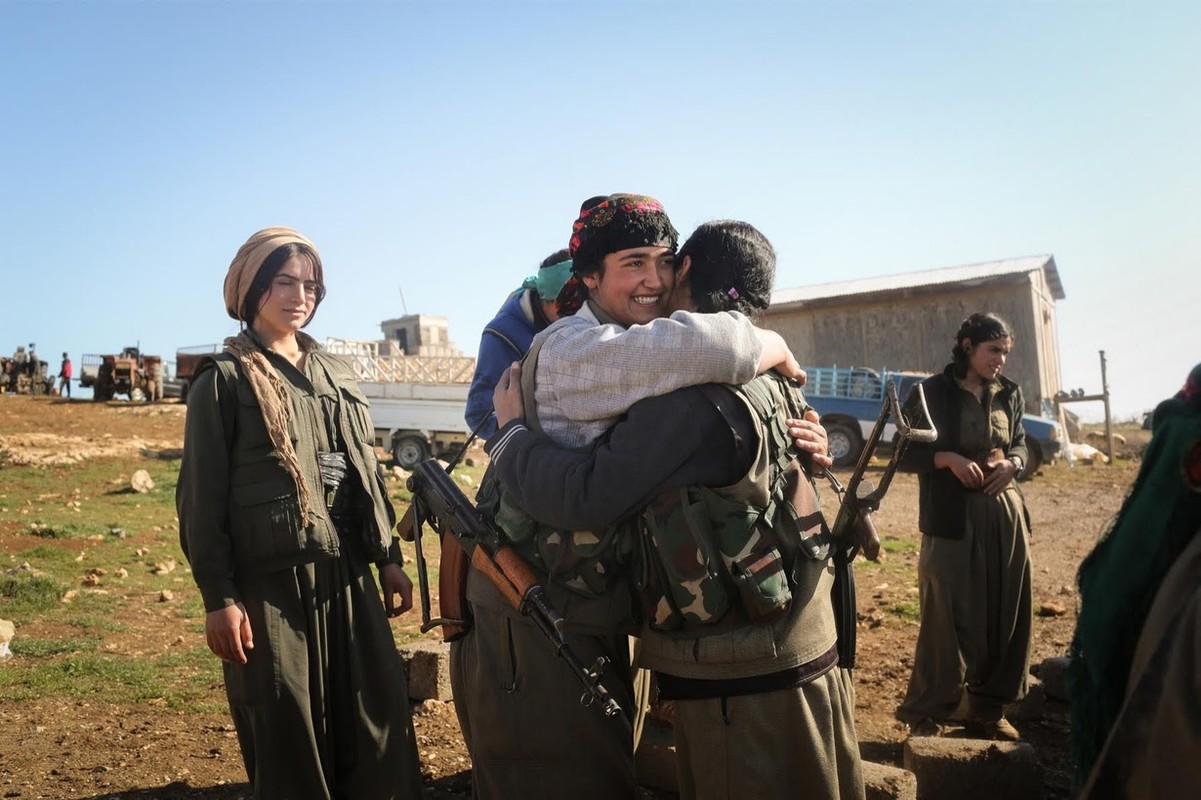 Chien binh nguoi Kurd “dep tua thien than” chong phien quan IS-Hinh-2